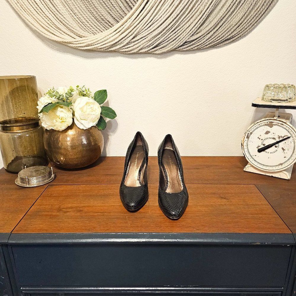 Banana Republic Snakeskin Pumps Sz 7